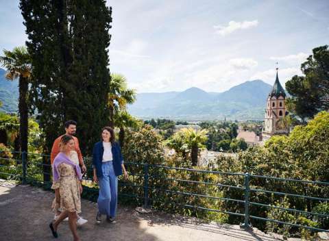 Spauiergang auf dem Tappeinerweg in Meran