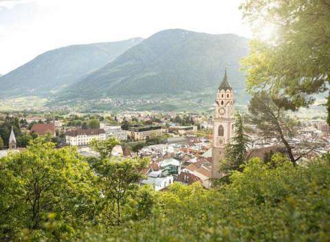 Vista di Merano con il duomo di San Nicolò