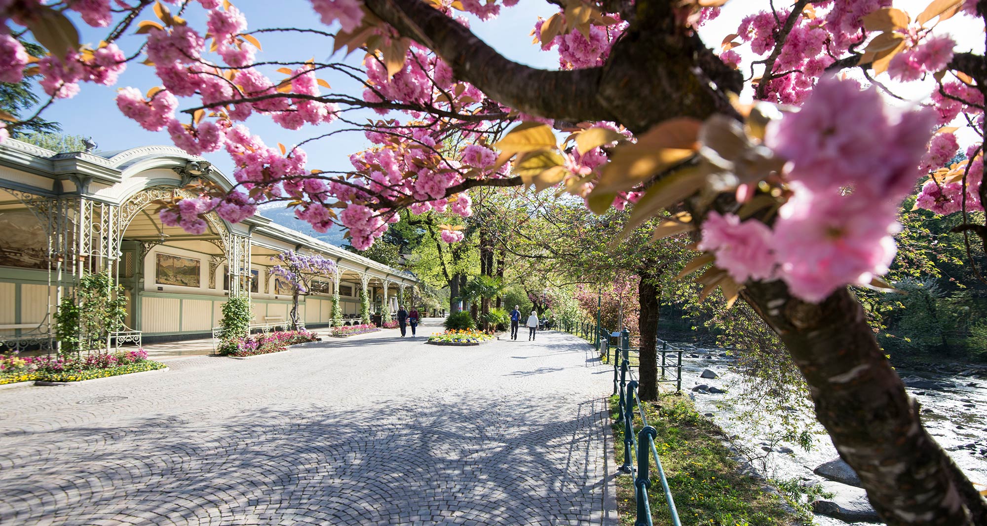 La Wandelhalle (passeggiata coperta) di Merano in primavera